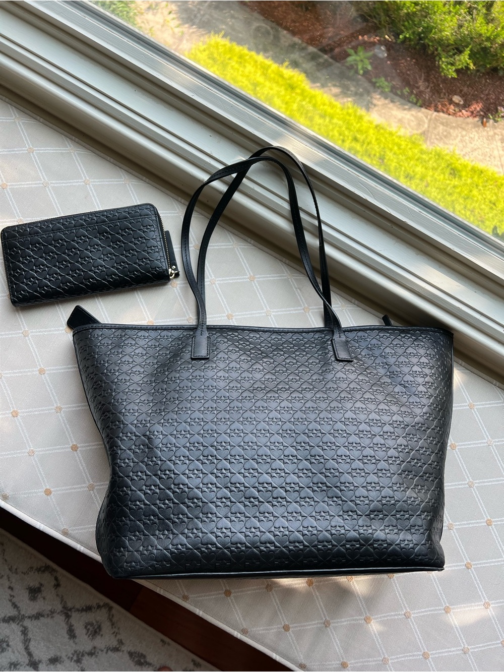 Kate Spade Black Embossed Spade & Heart Tote & Matching Wallet Set - Picture 3 of 8
